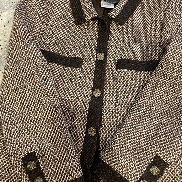 CHANEL Brown and Cream Wool Tweed Boucle Skirt Suit- French Size 40/ US 8 - Picture 9 of 16